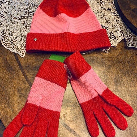 Hat and Gloves by ♠️Kate Spade ♠️ w/ Pom Pom - Picture 2 of 6